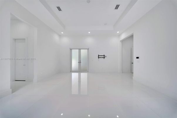 Empty room, Interior, Recessed Lighting