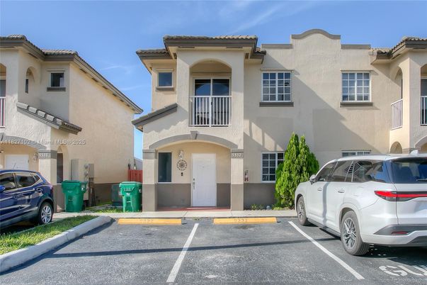 Exterior, Facade, Mediterranean