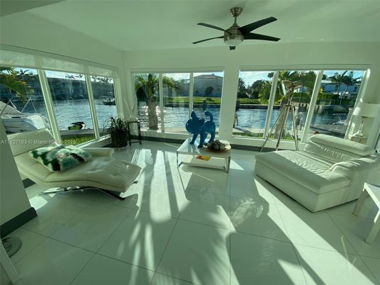 Interior, Sun Room, Water