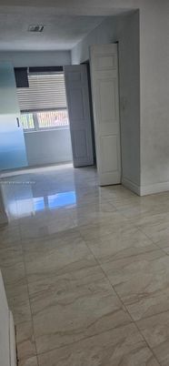 Empty room, Interior, Water