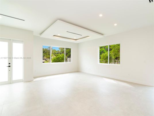 Empty room, Interior, Recessed Lighting