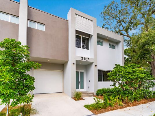 Attached, Exterior, Facade, Modern