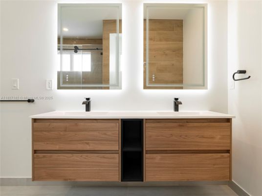 Bathroom, Dual Sink Vanities, Interior