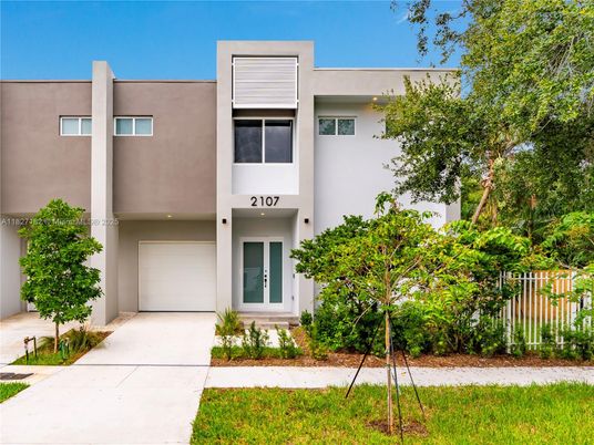 Attached, Exterior, Facade, Modern