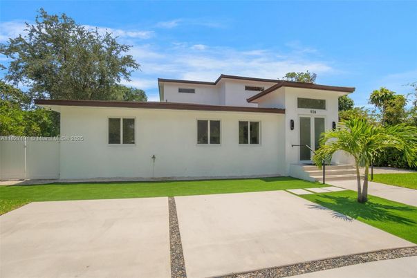 Backyard, Exterior, Facade, Modern