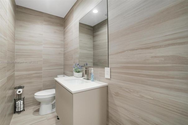 Bathroom, Interior, Recessed Lighting
