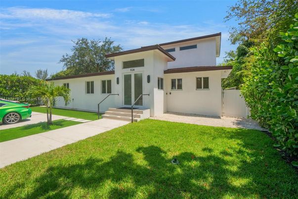 Backyard, Exterior, Facade, Modern