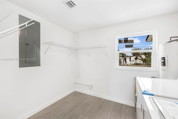 Interior, Walk-in Closets, Wood Texture Flooring