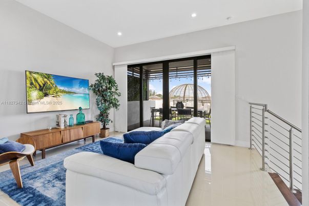 Interior, Living room, Recessed Lighting, Water