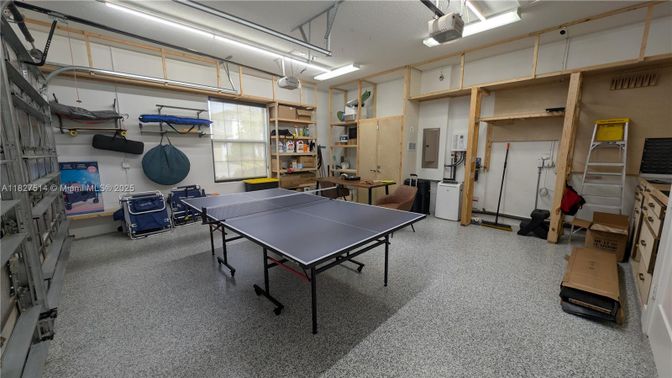 Game Room, Interior
