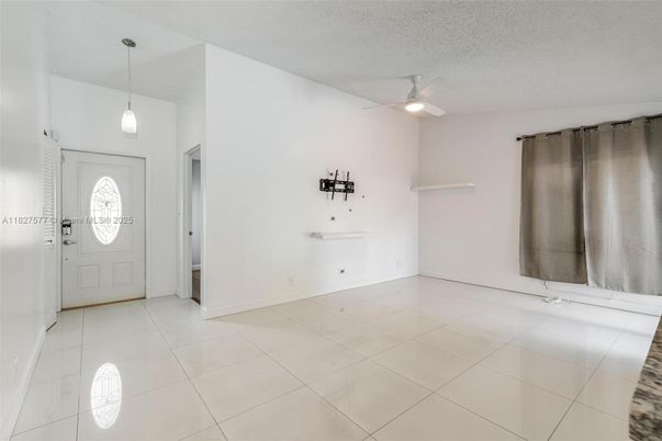 Empty room, Interior, Pendant Lights