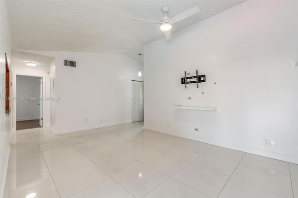 Empty room, Interior, Pendant Lights