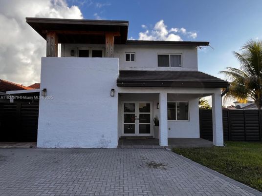 Exterior, Facade, Modern
