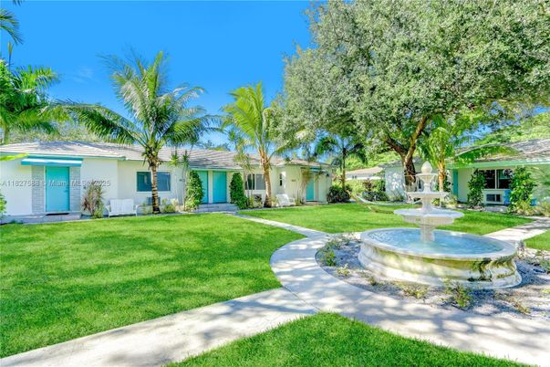Backyard, Exterior, Facade, Ranch