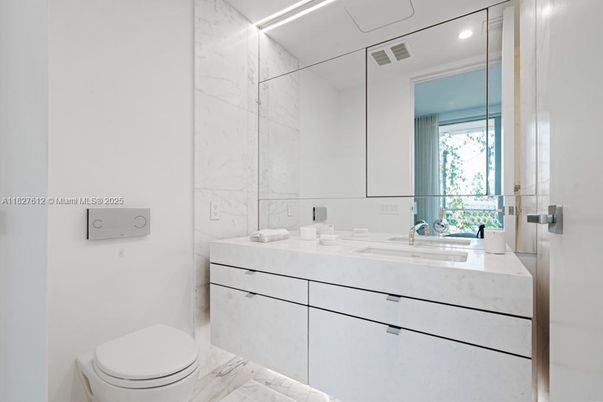 Bathroom, Interior, Marble, Marble Walls, Recessed Lighting