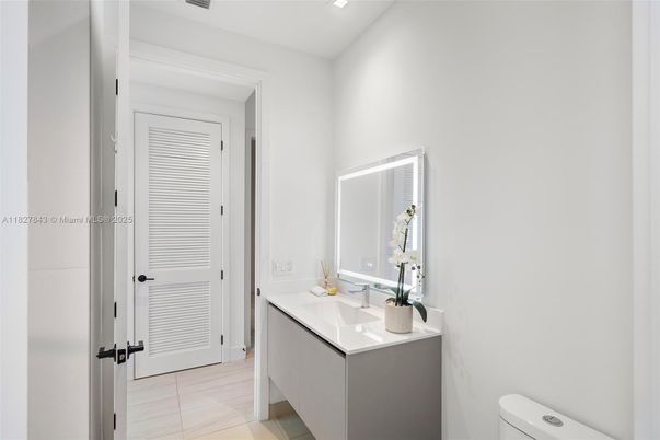 Bathroom, Interior, Recessed Lighting