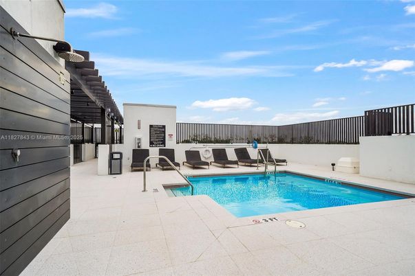 Exterior, Pool