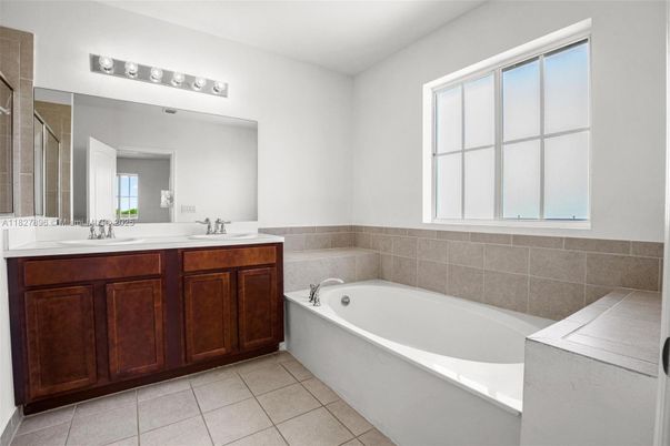 Bathroom, Dual Sink Vanities, Interior
