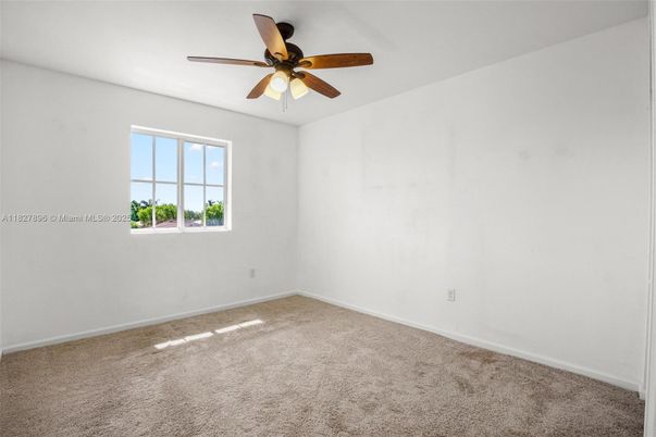 Empty room, Interior