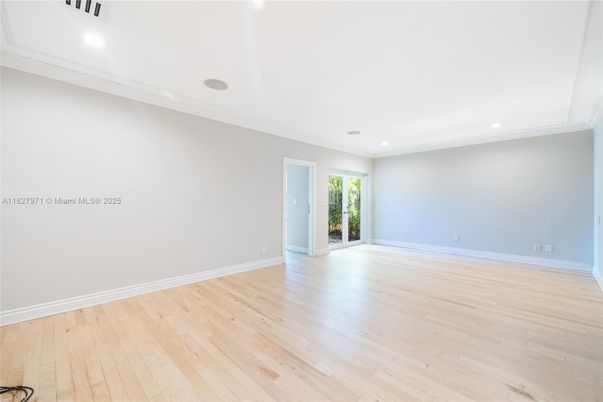 Empty room, Interior, Recessed Lighting, Wood Texture Flooring