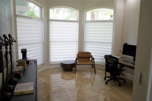 Home Office, Interior