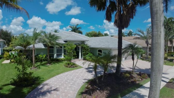 Backyard, Exterior, Facade, Ranch