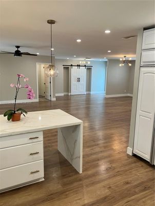 Interior, Pendant Lights, Recessed Lighting, Wood Texture Flooring