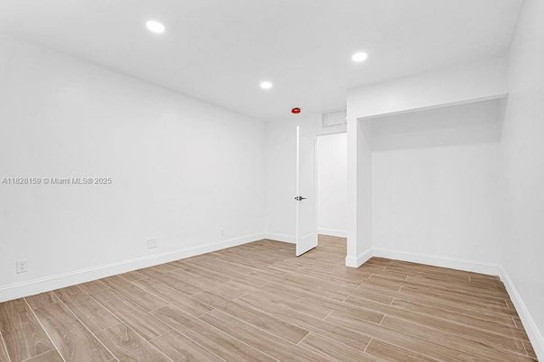 Empty room, Interior, Recessed Lighting, Wood Texture Flooring