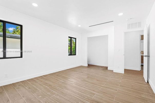 Empty room, Interior, Recessed Lighting, Wood Texture Flooring