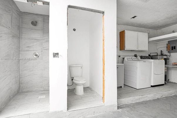Bathroom, Interior, Marble, Marble Walls, Washer