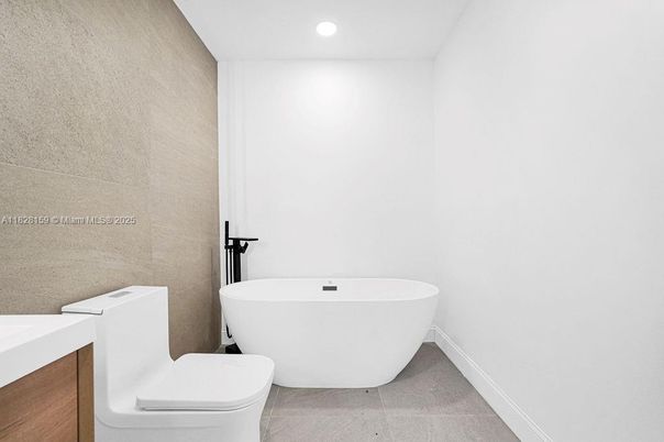 Bathroom, Free Standing Baths, Interior, Recessed Lighting