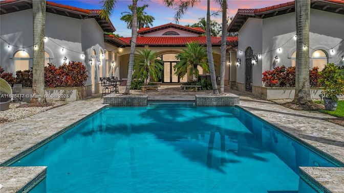 Exterior, Pool