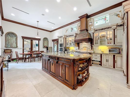 Dining room, Interior, Kitchen, Pendant Lights, Recessed Lighting, Stainless Steel Appliances