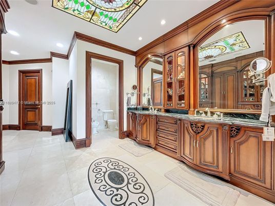Bathroom, Dual Sink Vanities, Interior, Recessed Lighting