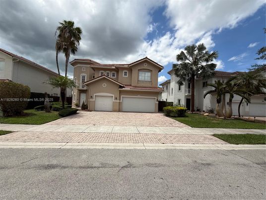 Attached, Exterior, Facade, Mediterranean