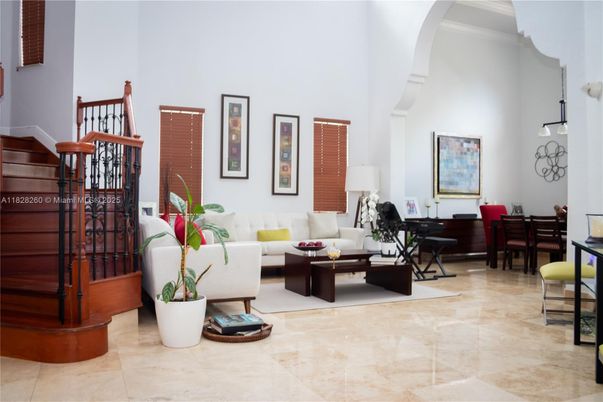 Dining room, Interior, Living room, Pendant Lights