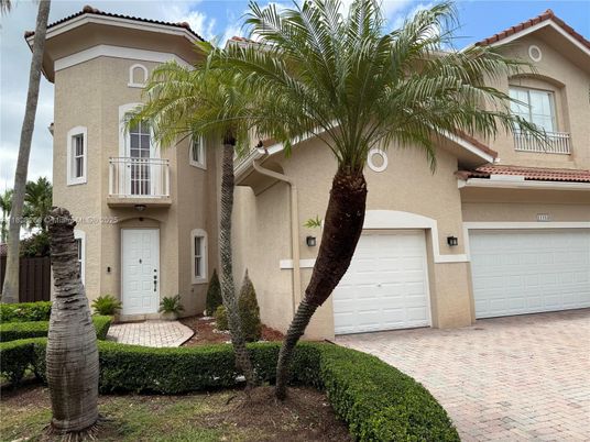 Attached, Exterior, Facade, Mediterranean