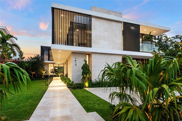 Backyard, Exterior, Facade, Modern
