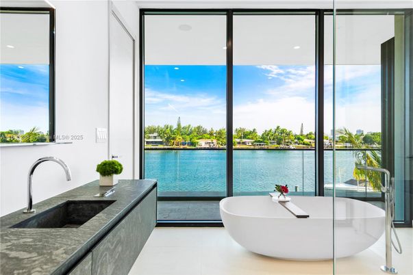 Bathroom, Free Standing Baths, Glass Shower, Interior, Water