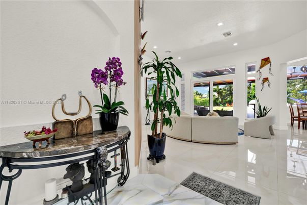 Dining room, Interior, Living room, Recessed Lighting