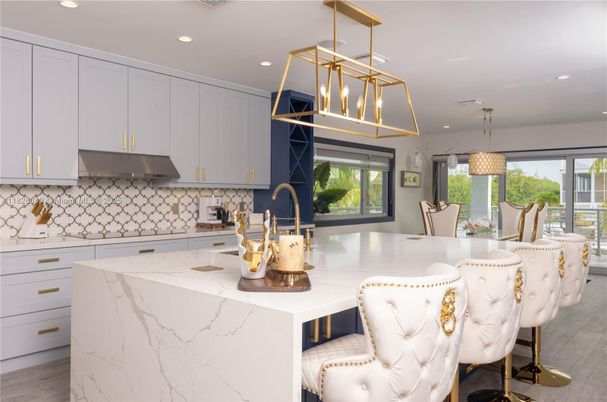 Dining room, Interior, Kitchen, Pendant Lights, Recessed Lighting, Wood Texture Flooring