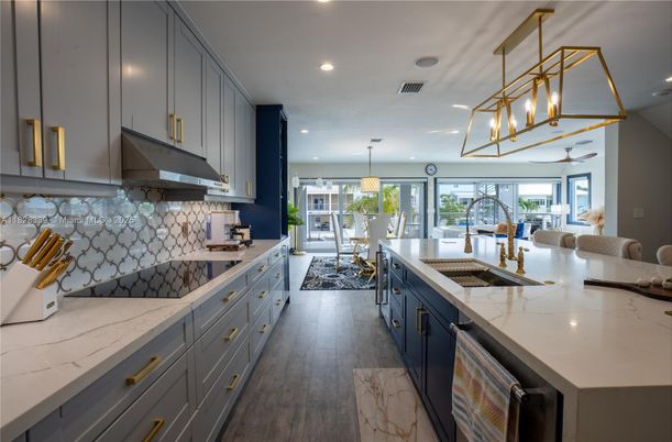 Dining room, Interior, Kitchen, Pendant Lights, Recessed Lighting, Wood Texture Flooring