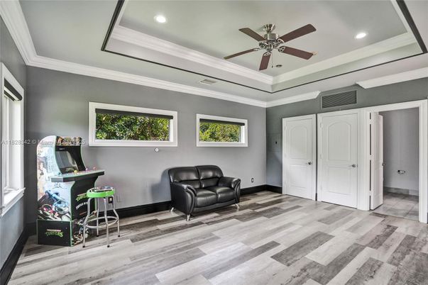 Interior, Recessed Lighting, Wood Texture Flooring