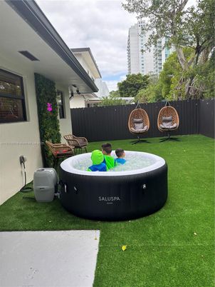 Exterior, Pool