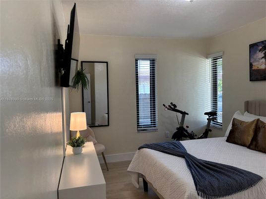 Bedroom, Fitness Equipment, Interior, Wood Texture Flooring