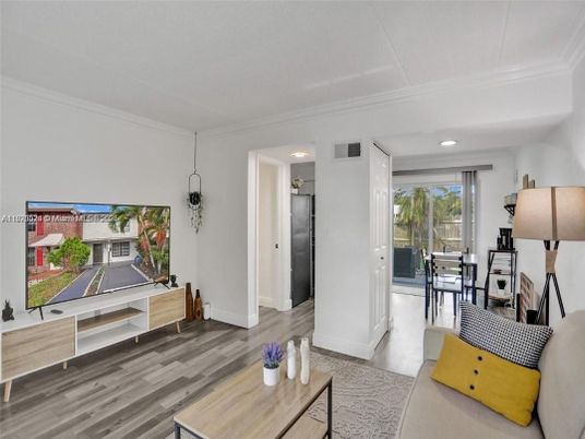 Interior, Recessed Lighting, Wood Texture Flooring