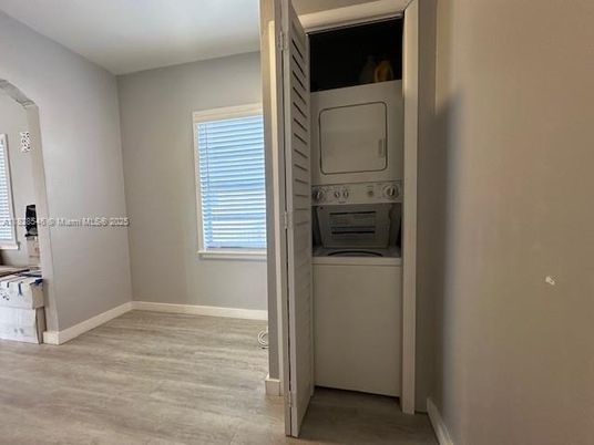 Interior, Utility Closets, Washer, Wood Texture Flooring
