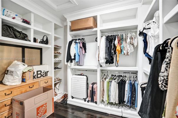Interior, Walk-in Closets, Wood Texture Flooring