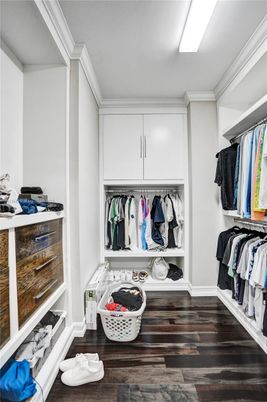 Interior, Walk-in Closets, Wood Texture Flooring