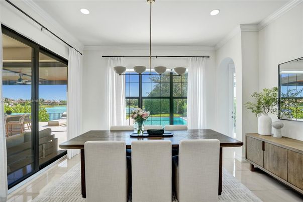 Dining room, Interior, Pendant Lights, Recessed Lighting, Water